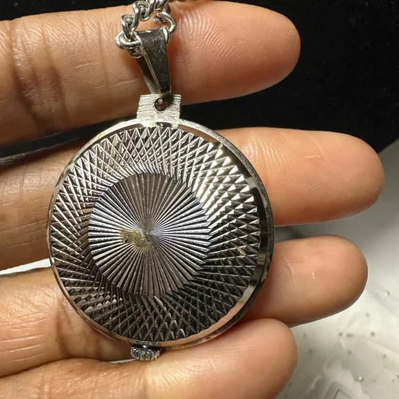 Vintage Silver tone La Petite pendant watch necklace.battery is not included - Picture 10 of 15